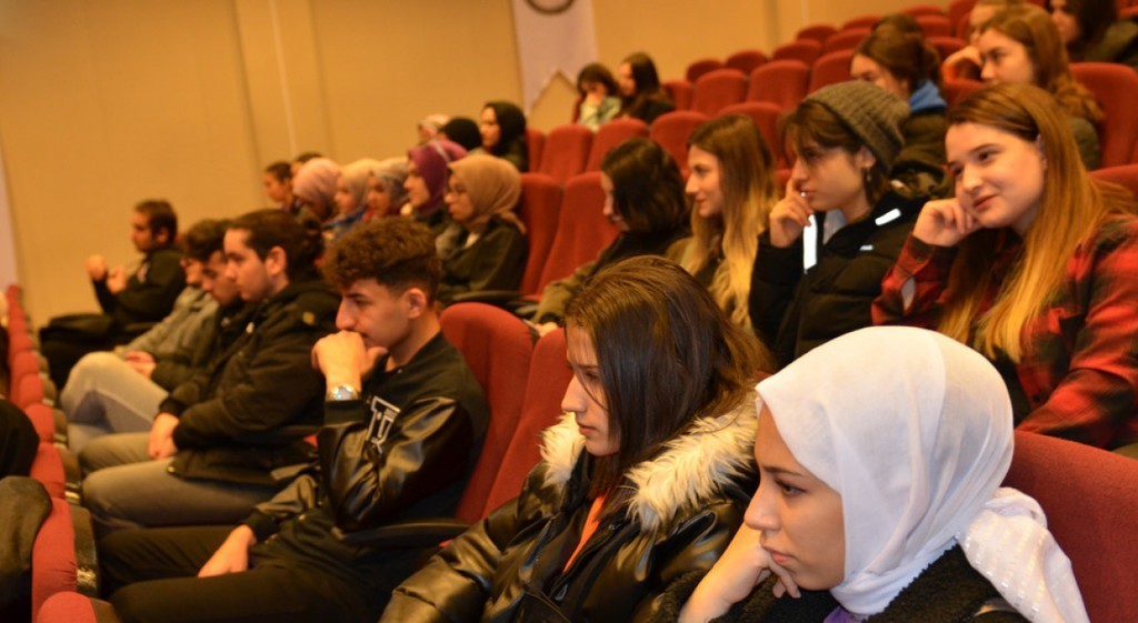 Dpüde “Teori̇ Ve Prati̇ği̇n Çeli̇şki̇si̇nde İnsan Haklarının İmkanı” Etki̇nli̇ği̇