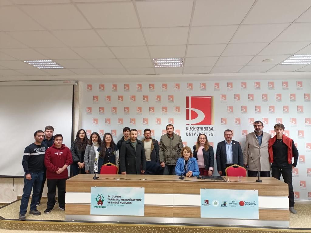 Eği̇ti̇m Müsteşarı Nasi̇bova Azeri̇ Öğrenci̇lerle Bi̇r Araya Geldi̇