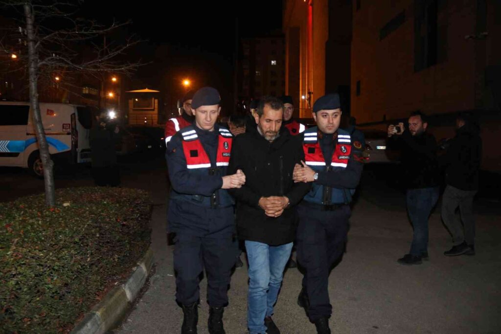 El Yapımı Patlayıcıyla Kaçak Kazı Yapan 3 Ki̇şi̇ Tutuklandı