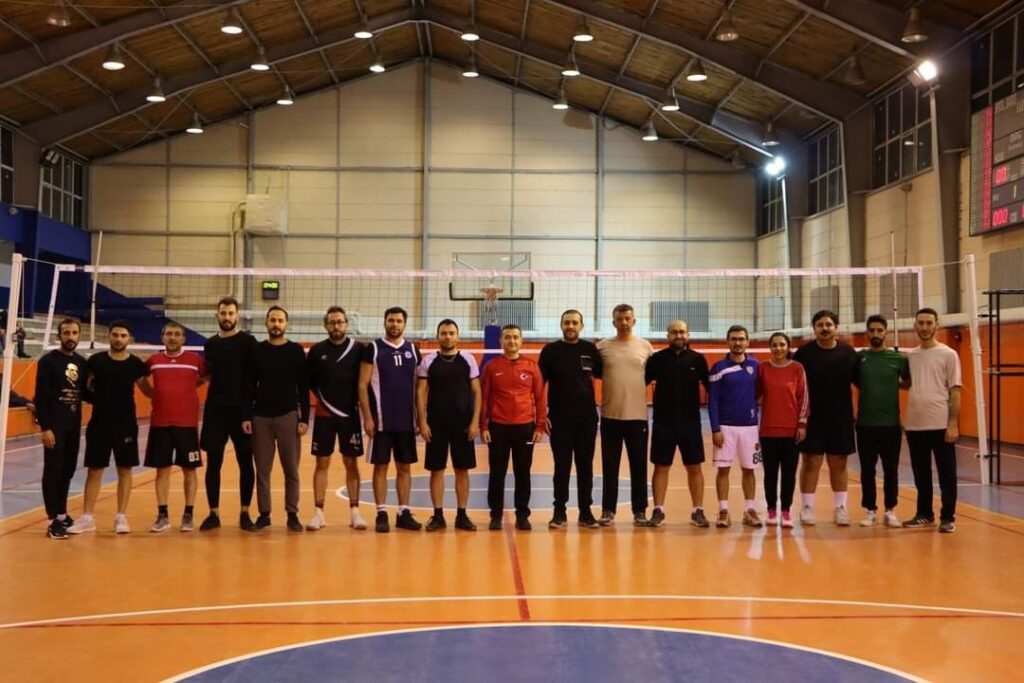 Emi̇rdağdada Kurumlar Arası Turnuva Başladı