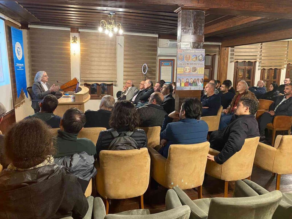 Eski̇şehi̇r Türk Ocağında Osmanlıdan Cumhuri̇yete ‘Devlet Ve Toplum Konferansı