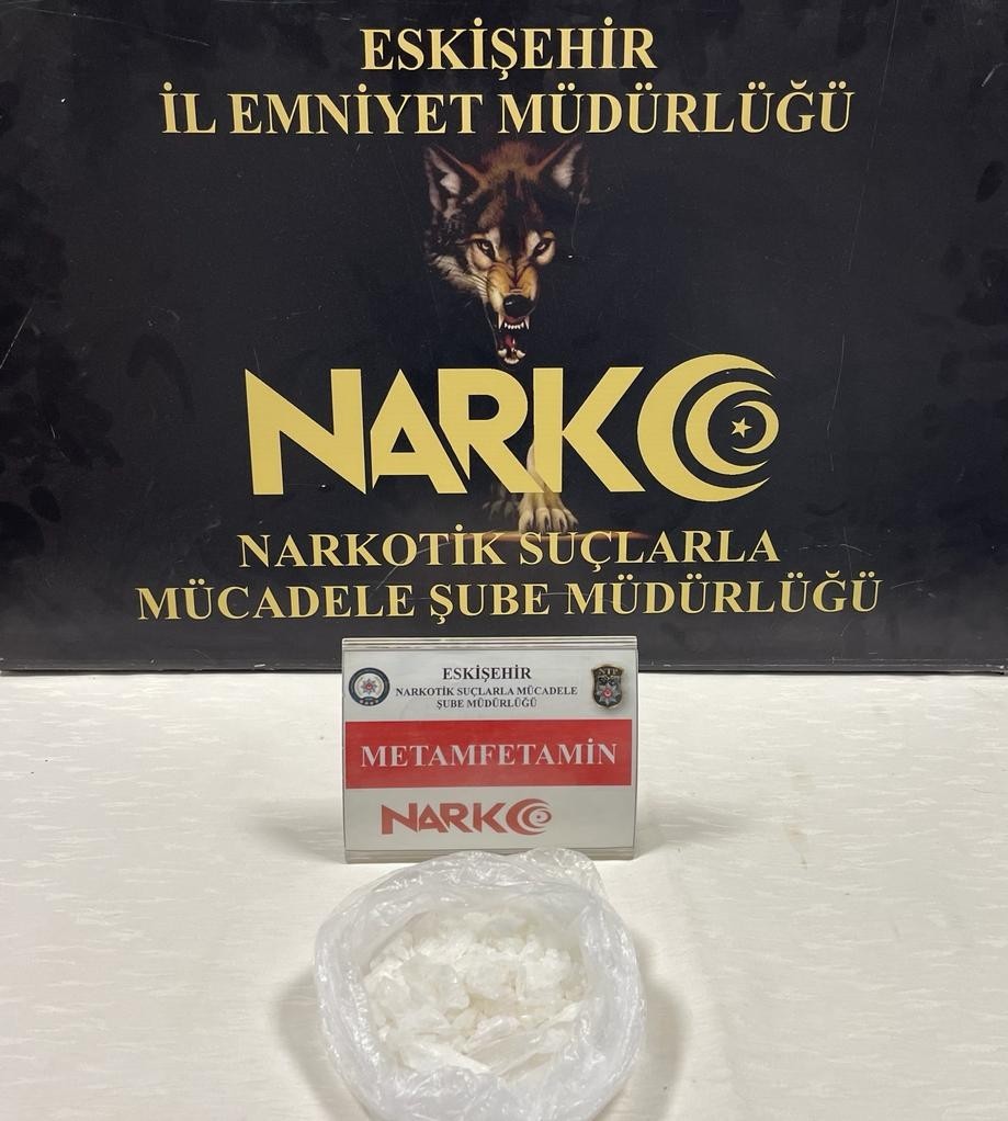 Eski̇şehi̇rde Çok Mi̇ktarda Uyuşturucu Ele Geçi̇ri̇ldi̇: 3 Tutuklama