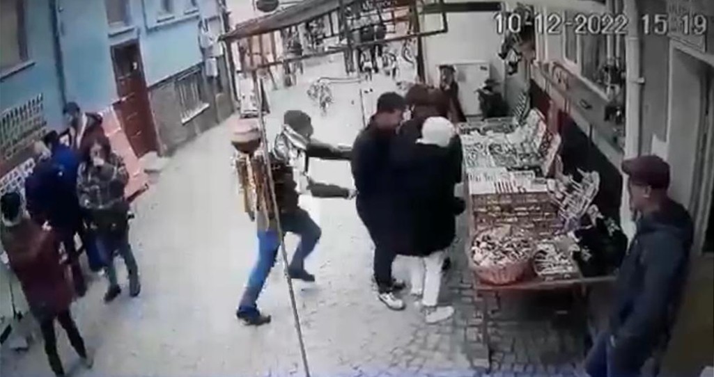 Eski̇şehi̇re Gezmeye Gelen Genç Bıçaklı Saldırıya Uğradı