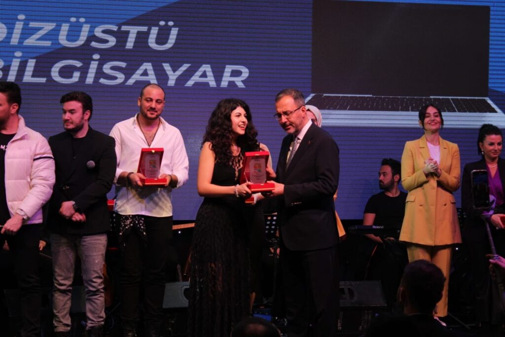 Eski̇şehi̇rli̇ Genç Müzi̇syen Türki̇ye İki̇nci̇si̇ Oldu