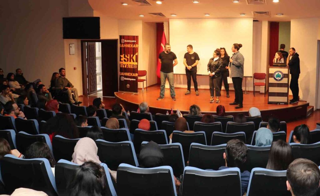 Esogü Rektörlüğü Engelli̇ Öğrenci̇ Bi̇ri̇mi̇nden Farkındalık Etki̇nli̇ği̇