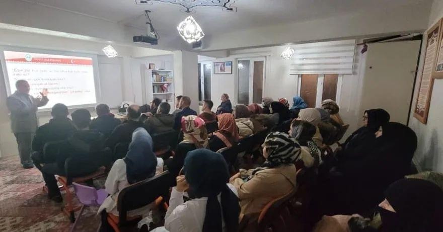 ‘Evli̇li̇ğe İlk Adım Semi̇neri̇ Veri̇ldi̇