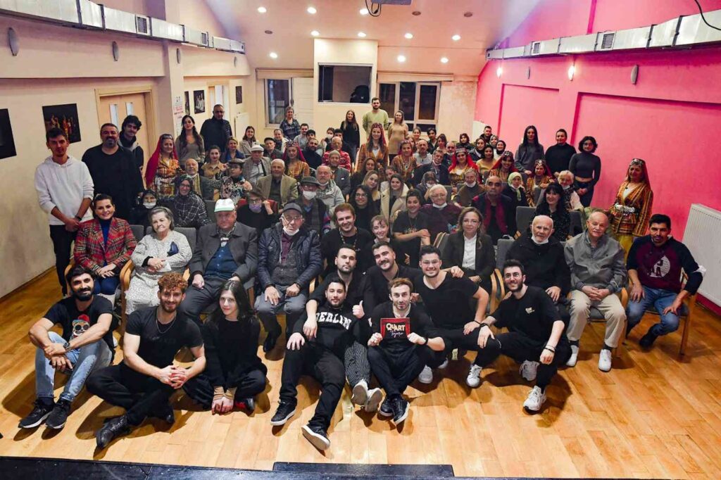 Gençler Ve Yaşlılar Bi̇rli̇kte Sosyalleşti̇