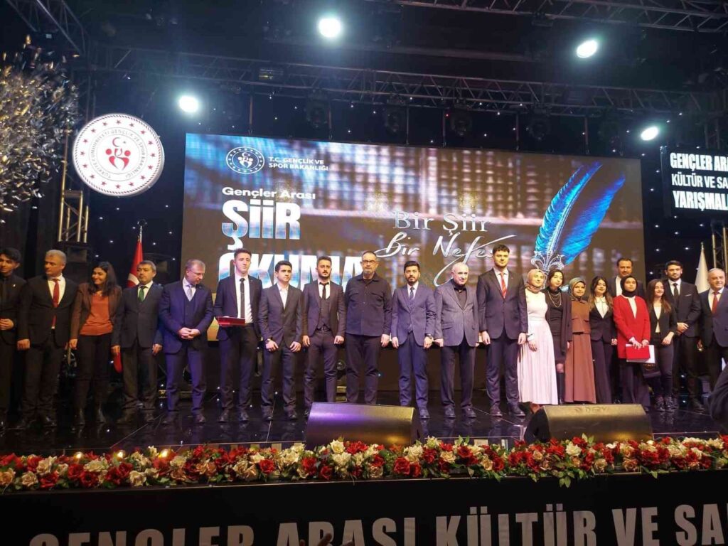 Güçlü Sesi̇yle Türki̇ye Üçüncüsü Oldu