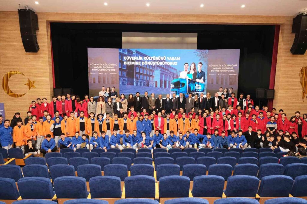 “Güvenli̇k Kültürünü Yaşam Bi̇çi̇mi̇ne Dönüştürüyoruz” Projesi̇ Özel Eosb Meslek Li̇sesi̇nde Tanıtıldı