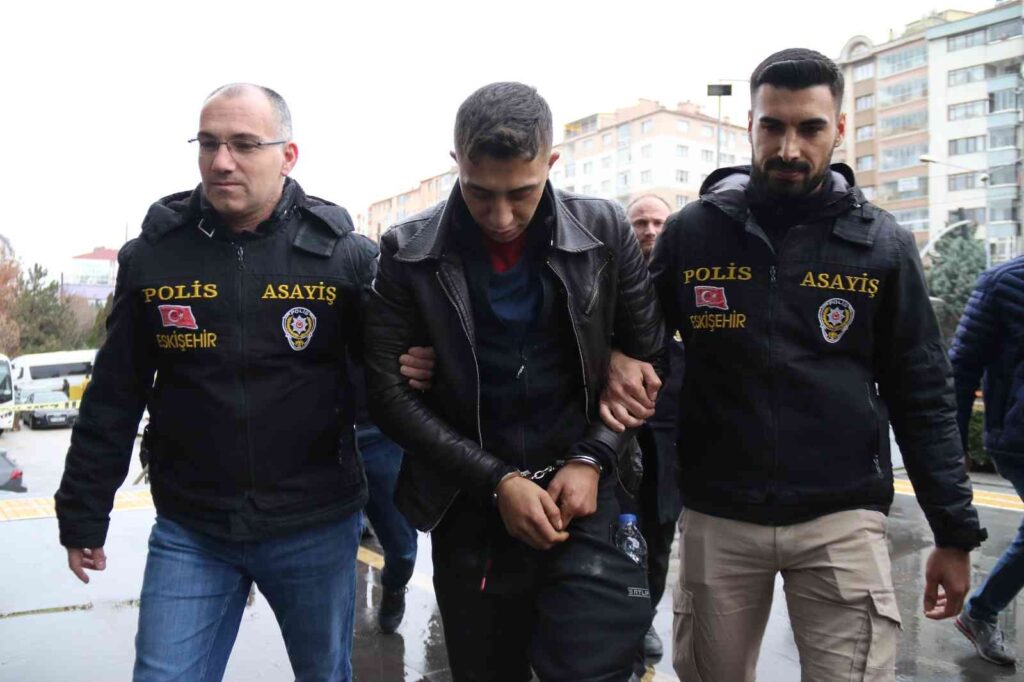 Güverci̇n Çalmak İçi̇n Gi̇rdi̇ği̇ Evi̇n Sahi̇bi̇ Öldürmüştü, Tutuklandı