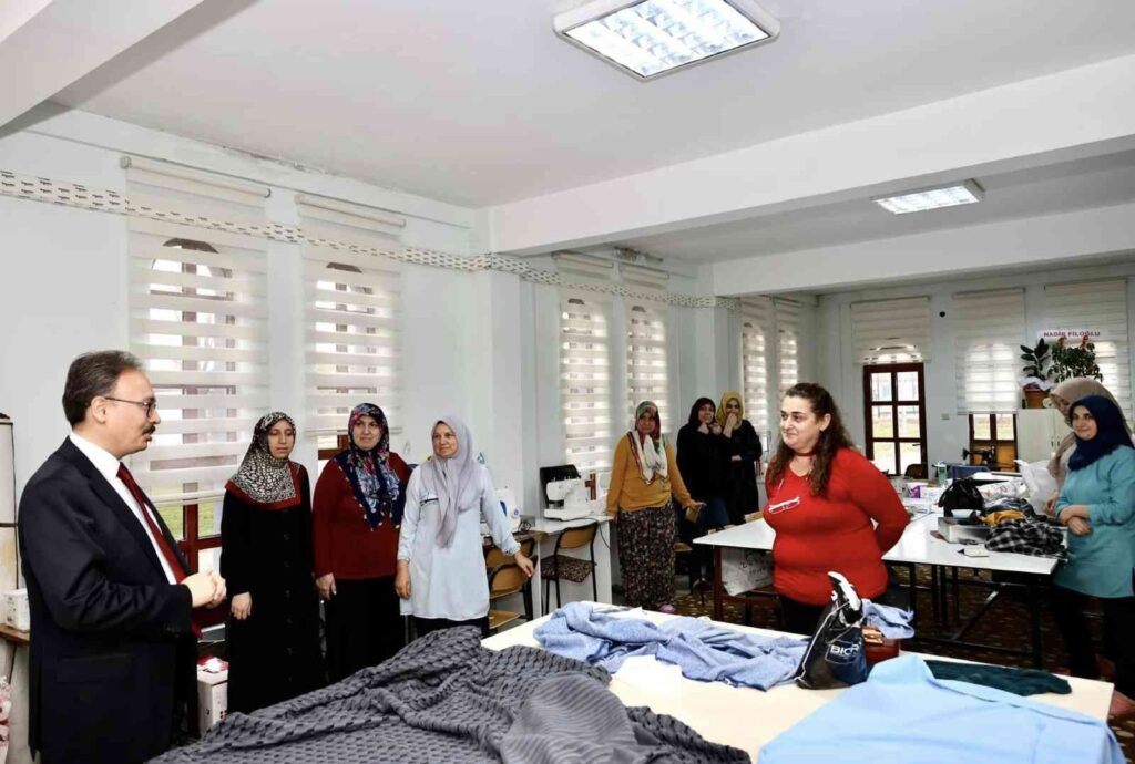 Halk Eği̇ti̇m Merkezi̇ Kurslarında İncelemeler Yaptı