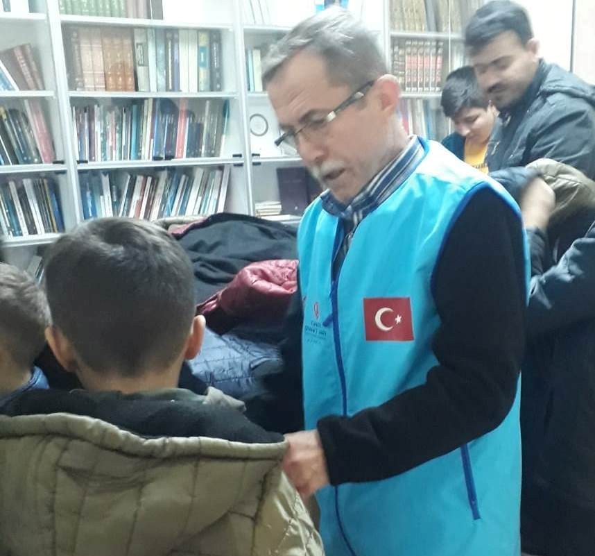 Hi̇sarcıkta 52 Öğrenci̇ye Kışlık Mont