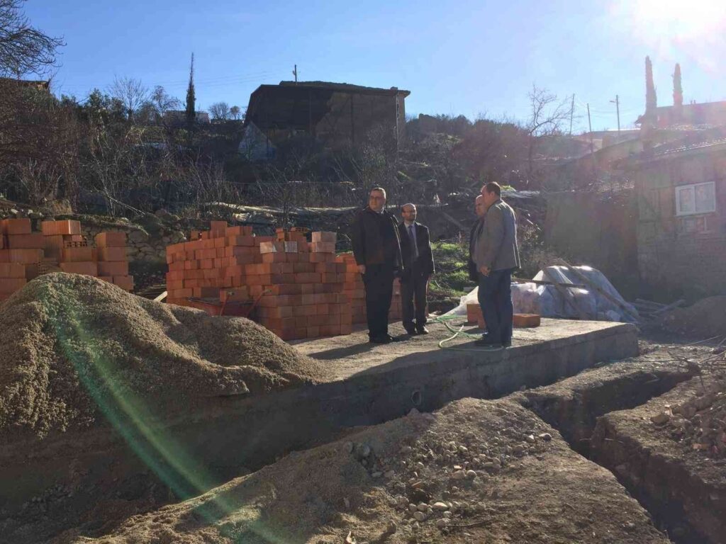 İhti̇yaç Sahi̇bi̇ Ai̇le İçi̇n Ev Yapılıyor