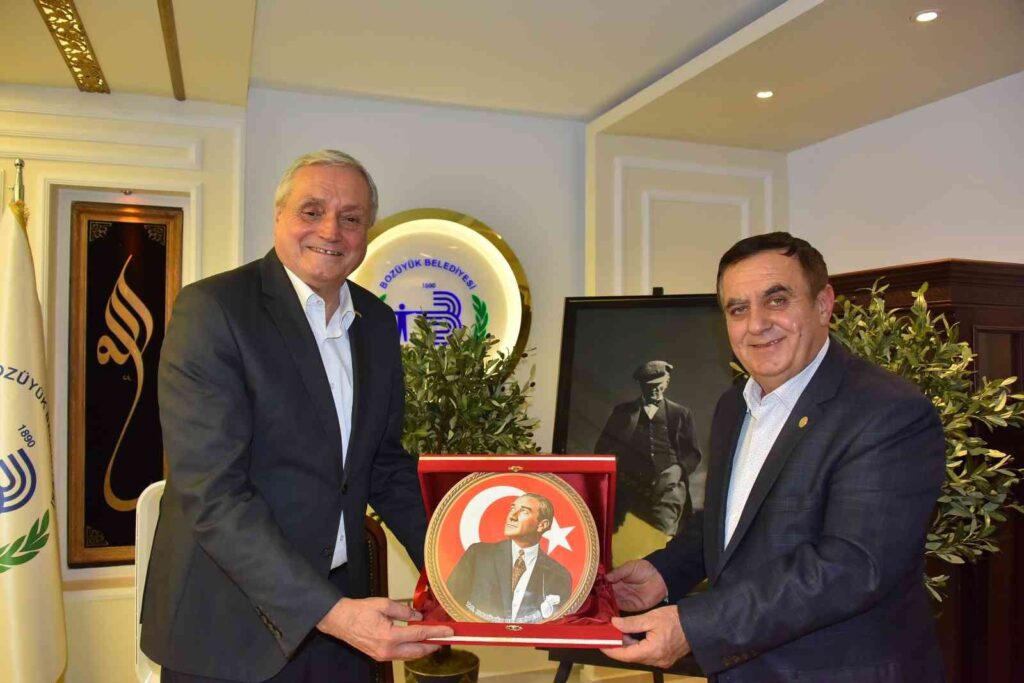 İki̇ Beledi̇ye Yapılacak Projeler Hakkında Fi̇ki̇r Alışveri̇şi̇ Yaptı