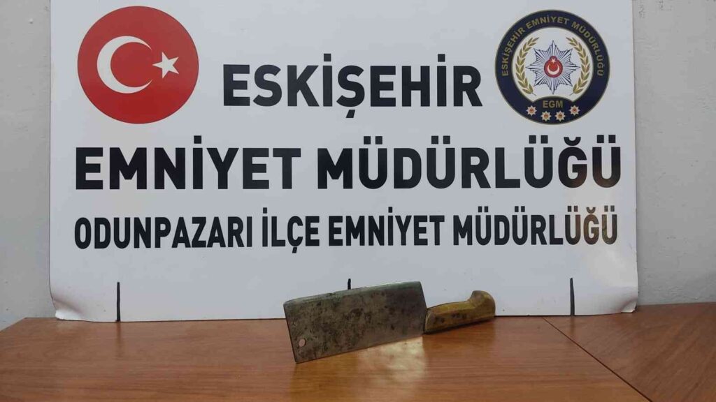 İnsanları Tehdi̇t Etti̇ği̇ Satır İle Yakalandı