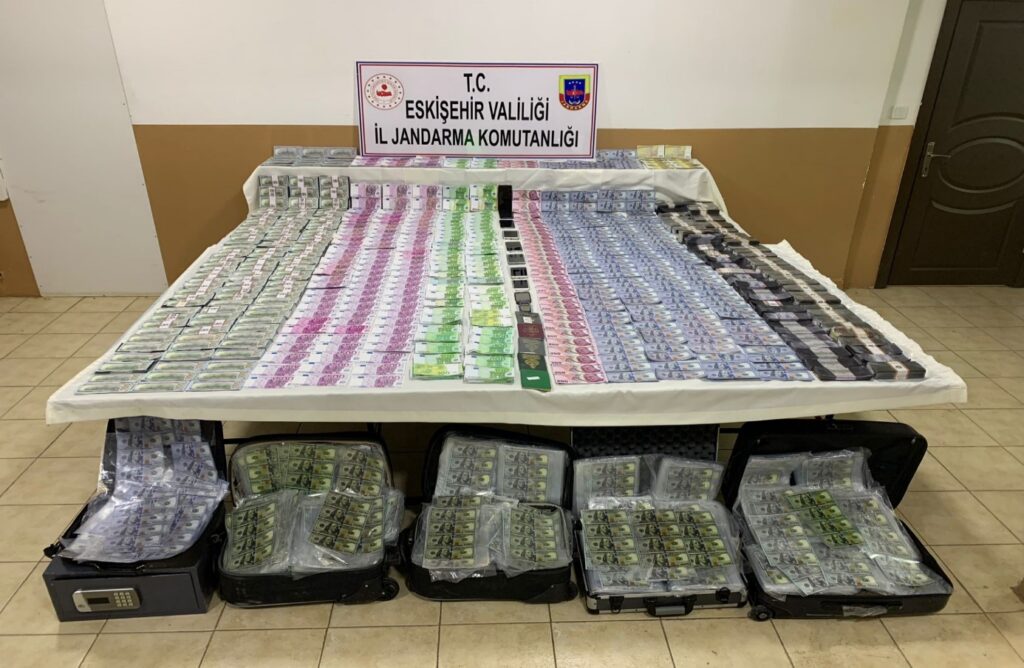 Jandarma İlk 10 Ayda 278 Şüpheli̇yi̇ Yakaladı