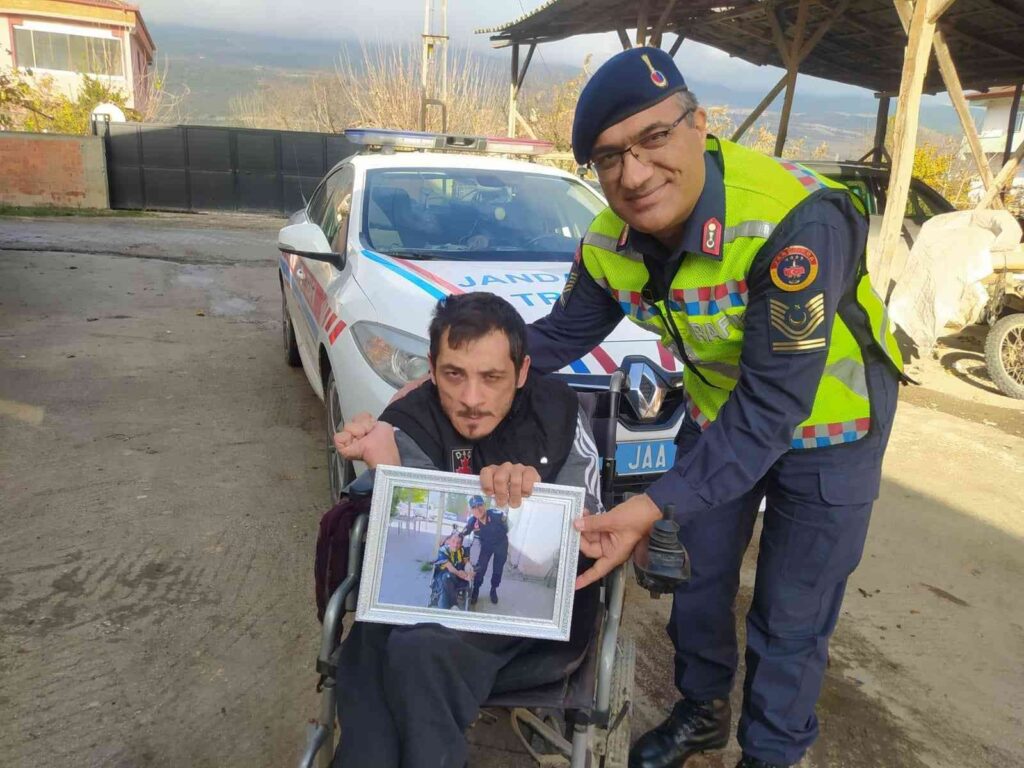 Jandarmadan Engelli̇ Bi̇reye Anlamlı Hedi̇ye