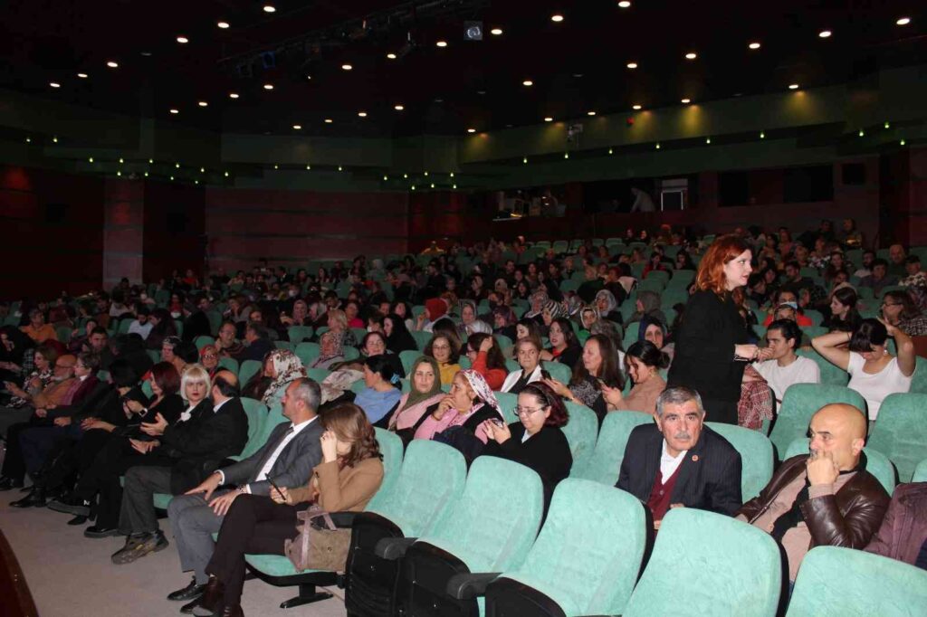 Kadın Yönetmenleri̇n Si̇nematografi̇k Çeki̇mleri̇ Ödülleri̇ De Beraberi̇nde Geti̇rdi̇