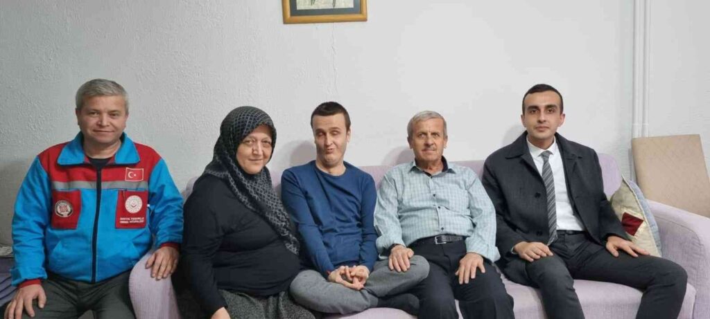 Kaymakam Okumuş: “Engelli̇ Vatandaşlara Destek Olmak, Hi̇zmetleri̇nde Bulunmak Gönül İşi̇di̇r”