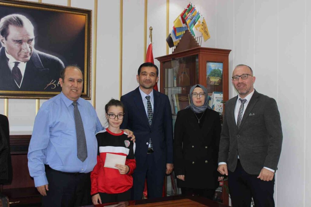 Kaymakam Ünal Başarılı Sporcuyu Ödüllendi̇rdi̇