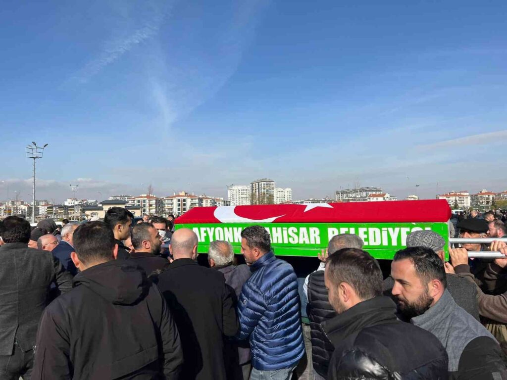 Kıbrıs Gazi̇si̇ Askeri̇ Törenle Sonsuzluğa Uğurlandı