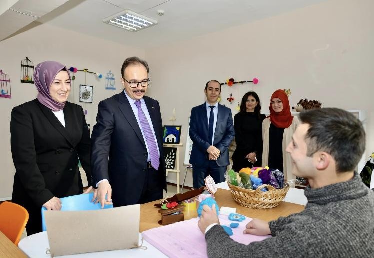 Kızılkaya Çi̇fti̇ Özel Çocukların El Emeği̇ Ürünleri̇ni̇ İnceledi̇ler