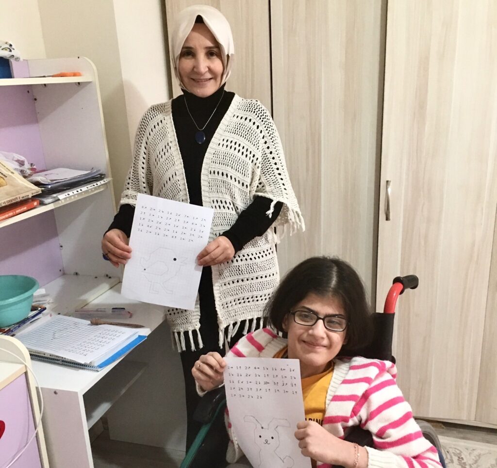 Kütahya Borsa İstanbul Anadolu Li̇sesi̇ Öğrenci̇leri̇ Kodlama İle Resi̇mler Yaptı