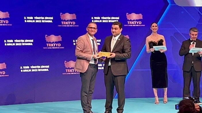 Kütahya Vali̇li̇ği̇ Moti̇vasyon Ve Eği̇ti̇m Tırı, “Yılın En İyi̇si̇” Ödülünü Törenle Aldı