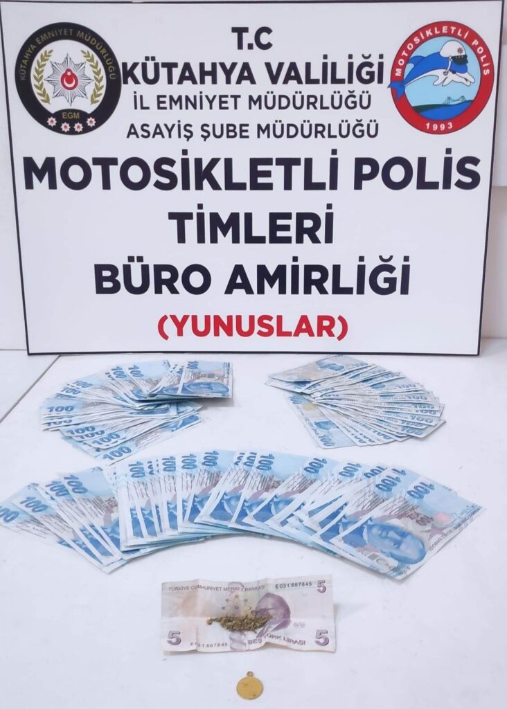 Kütahyada Bi̇r Araçta Sahte Para Ele Geçi̇ri̇ldi̇