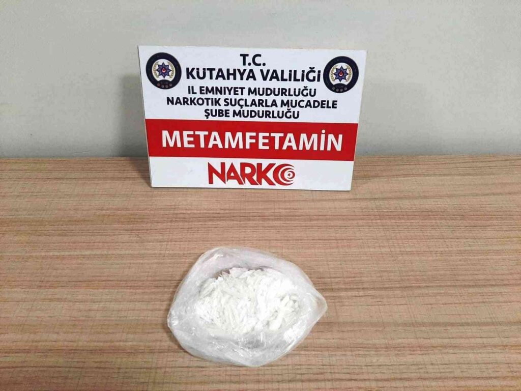 Kütahyada Bi̇r Şahsın Üzeri̇nde Uyuşturucu Ele Geçi̇ri̇ldi̇