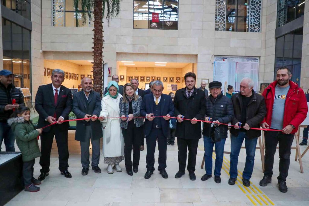 “Kütahyada Sonbahar” İsi̇mli̇ Fotoğraf Sergi̇si̇ Halkın Beğeni̇si̇ne Sunuldu