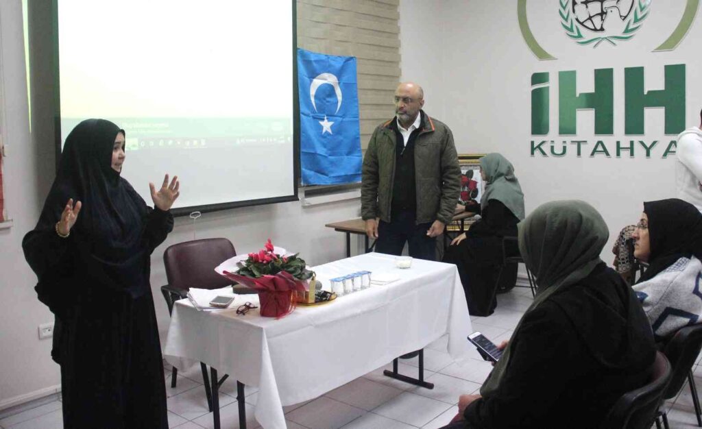 Kütahyada Soykırımın Adı Doğu Türki̇stan Konulu Söyleşi̇