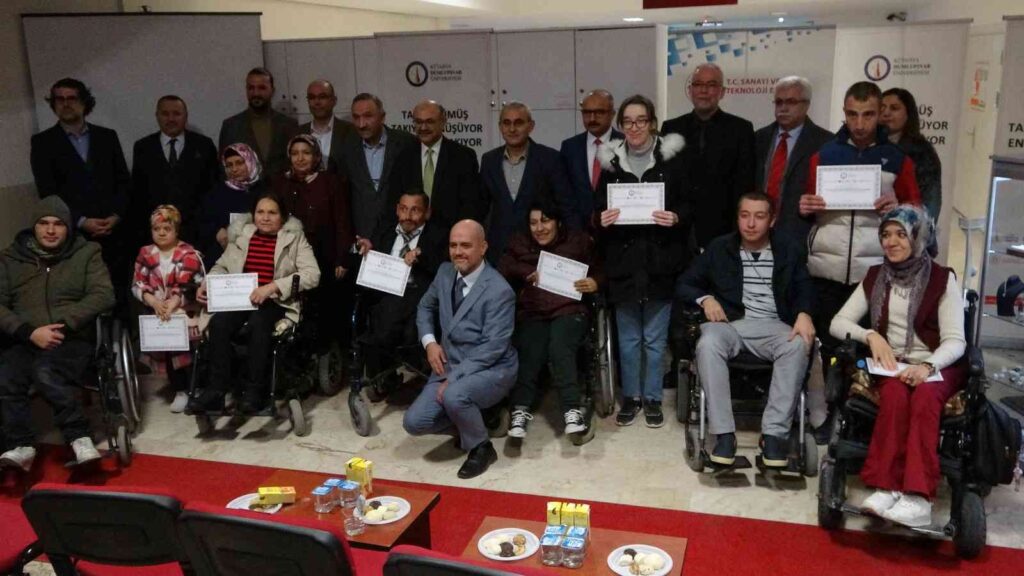 Kütahyada Taş Ve Gümüş Takıya Dönüştü