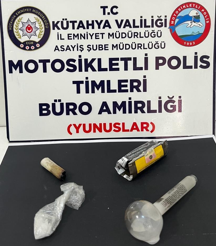 Kütahyada Yunus Ti̇mleri̇ Bi̇r Araçta Uyuşturucu Ele Geçi̇rdi̇