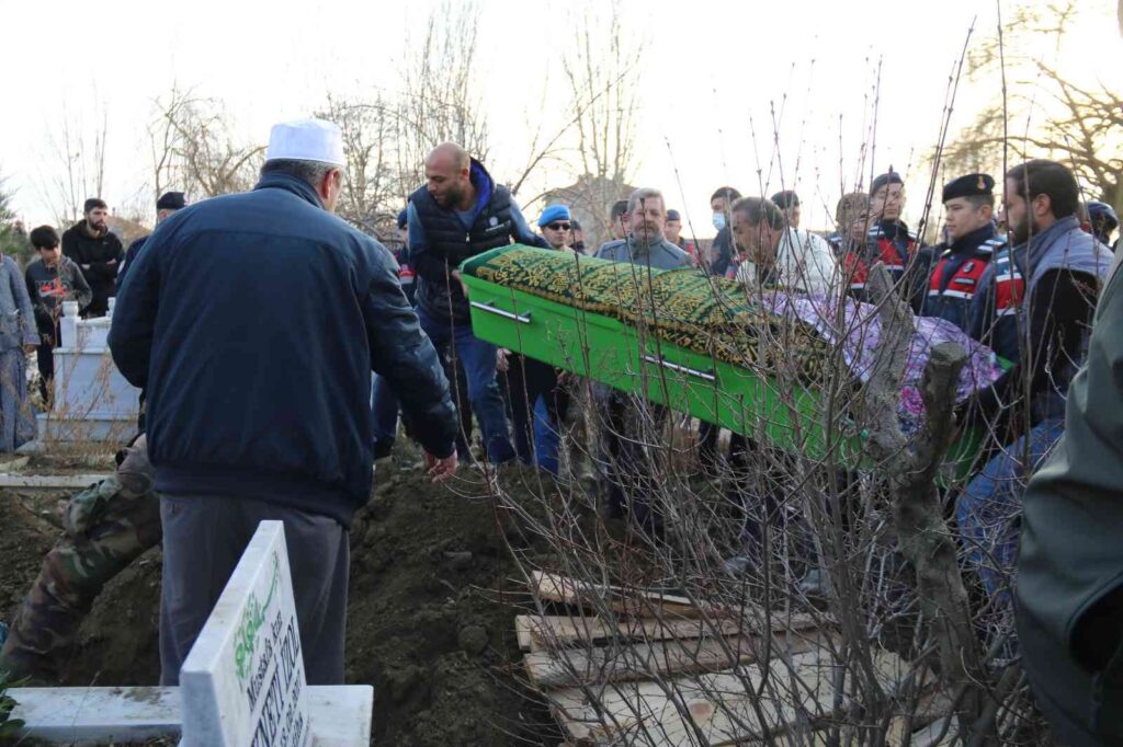 Mi̇ni̇k Nur Eli̇fi̇ Öldüren, Ağabeyleri̇ni̇ İse Aç Bırakan Hala İle Amca Adli̇yede