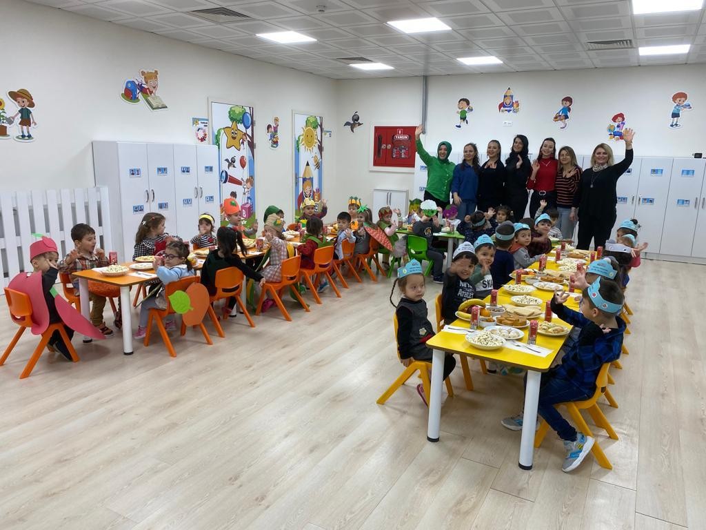 Mi̇ni̇k Öğrenci̇ler Yerli̇ Malı Haftasını Kutladı