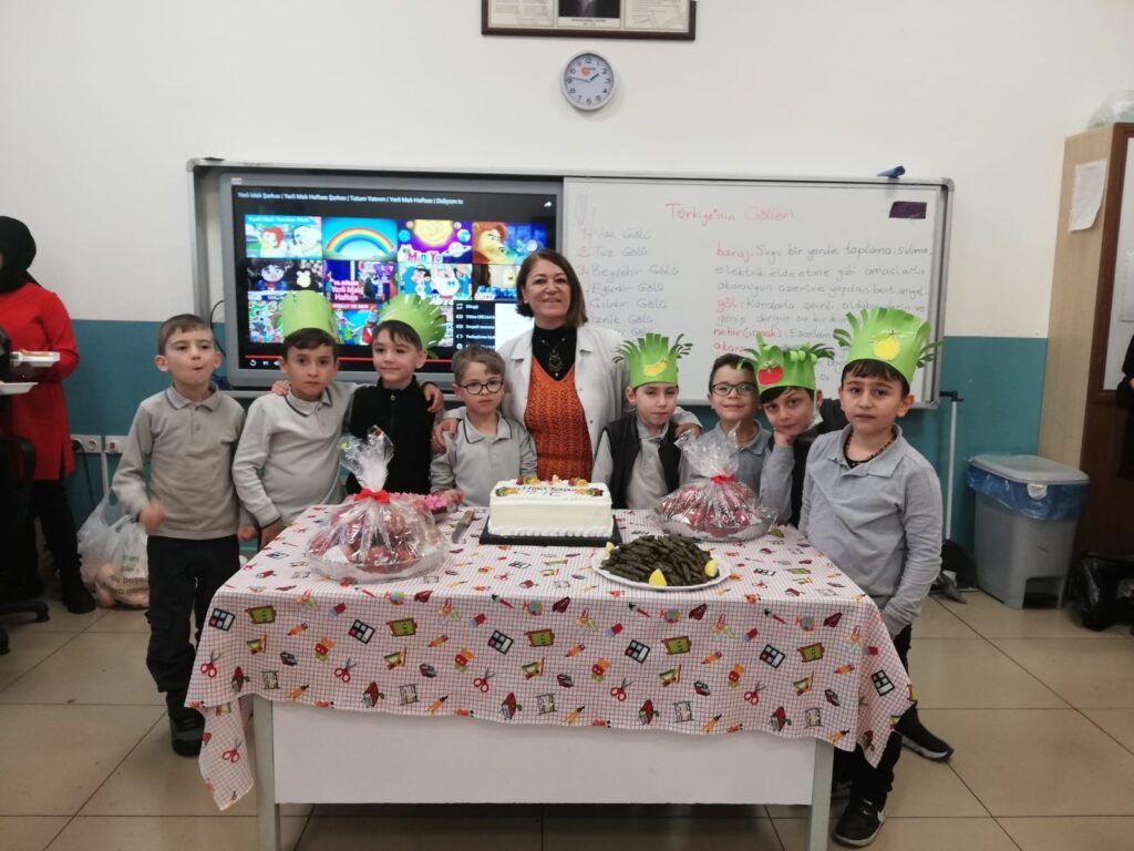 Mi̇ni̇kler Yerli̇ Malı Haftasını Kutladı