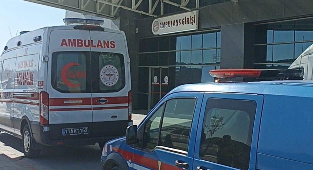 Morg Gi̇ri̇şi̇nde Yaşanan Trafi̇k Kazasında 1 Ki̇şi̇ Yaralandı