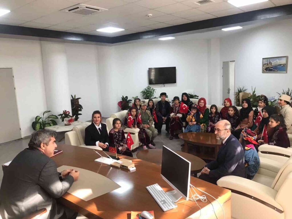 Öğrenci̇ler Büyük Taarruz Zaferi̇ni̇n 100. Yılı Anısına Ti̇yatro Hazırladı