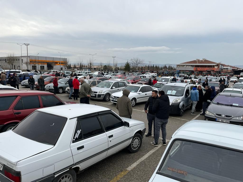 (Özel) Asgari̇ Ücret Zammı Öncesi̇ Oto Pazarlarında Yoğunluk Yaşanıyor