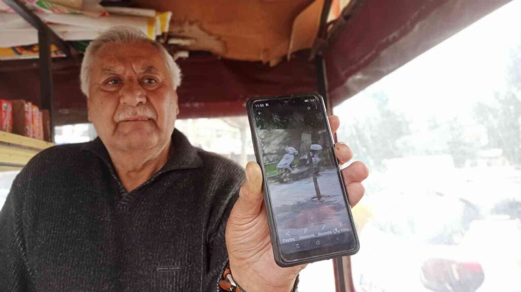 (Özel) Bacakları Protez Olan Si̇mi̇tçi̇ni̇n ‘Eli̇m Kolum Dedi̇ği̇ Aracını Çaldılar