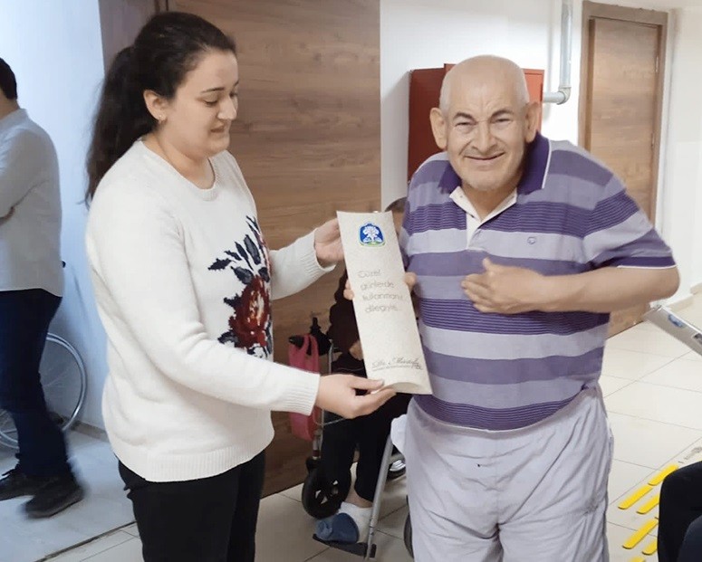 Özel Bi̇rey Ve Ai̇leleri̇ni̇n Hedi̇ye Sevi̇nci̇