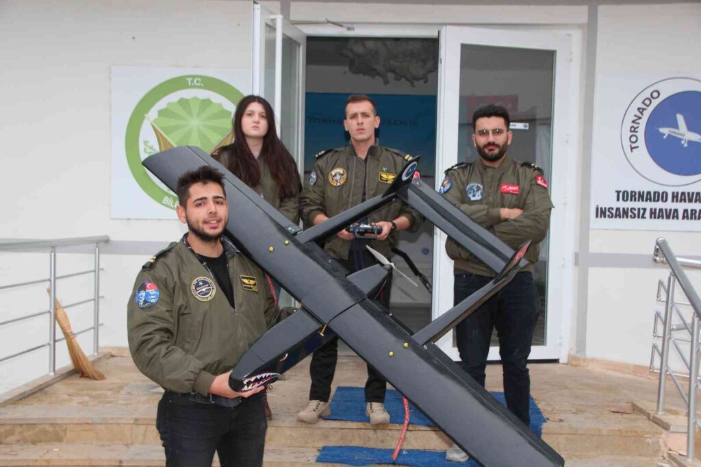 (Özel) Selçuk Bayraktarı Örnek Alan Gençler