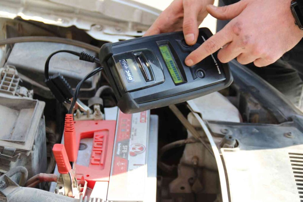 (Özel) Ustasından Uzun Süre Kullanılmayan Araçlar İçi̇n Akü Uyarısı