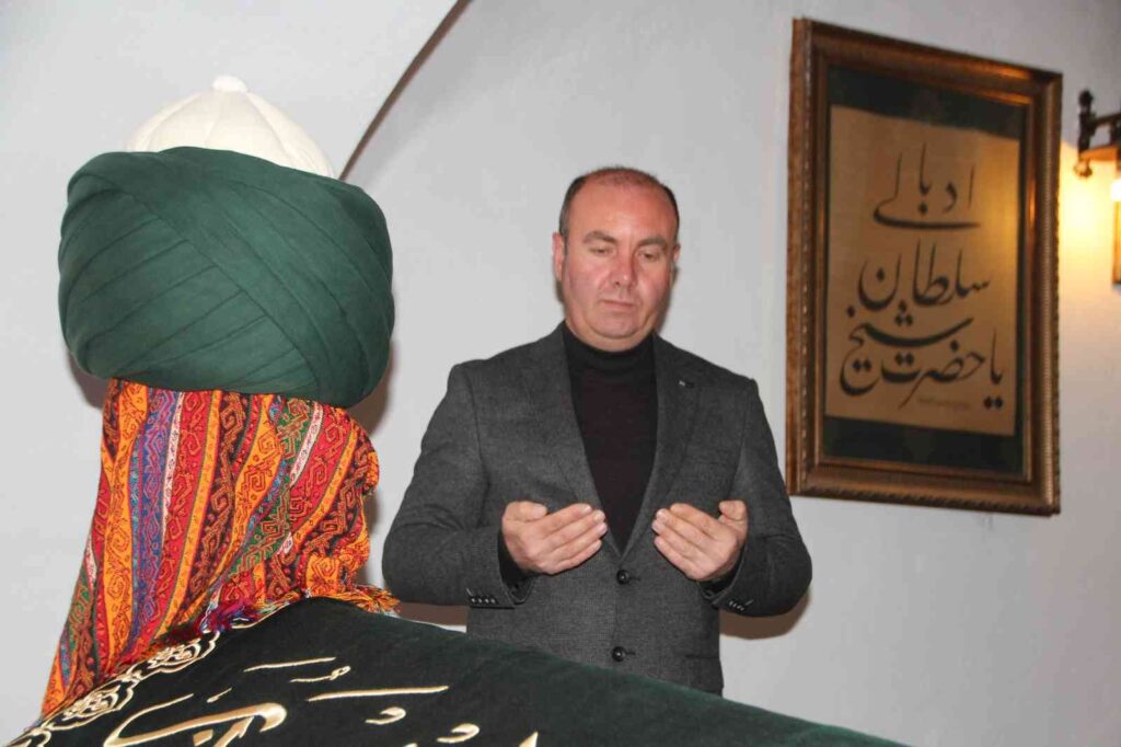 Şeyh Edebali̇ Türbesi̇ni̇ 2022 Yılında 1 Mi̇lyon Ki̇şi̇ Zi̇yaret Etti̇