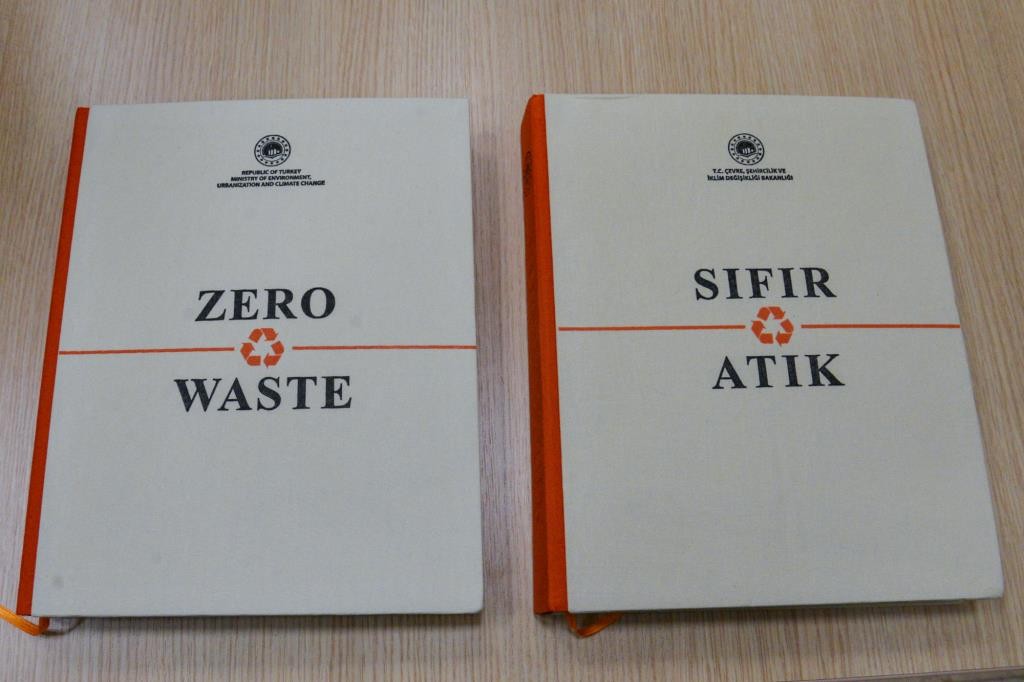 ‘Sıfır Atık Ki̇tabında Bşeüde Yeri̇ni̇ Aldı