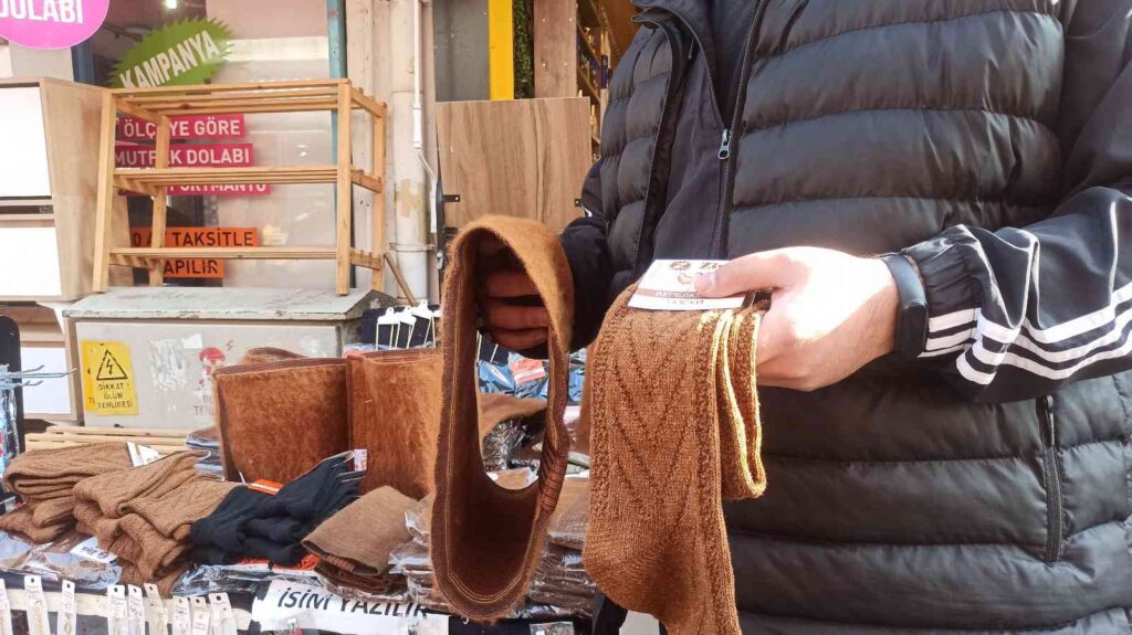 Soğuyan Havalar Deve Yününden Ürünlere Talebi̇ Arttırdı