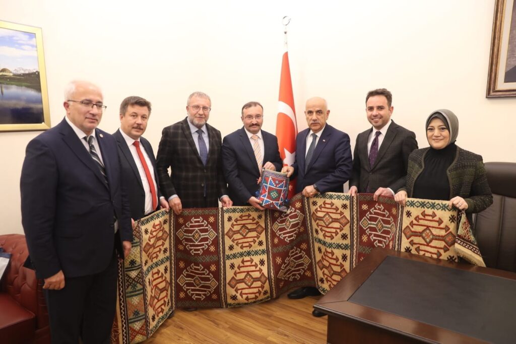 Tarım Ve Orman Bakanı Ki̇ri̇şci̇ye Projeleri̇ni̇ Sundular