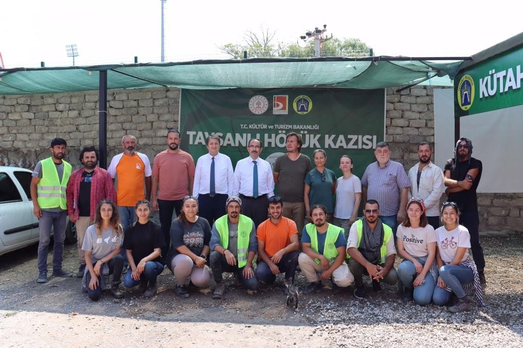 Tavşanlı Höyük Kazısı 2022Ni̇n En Önemli̇ Arkeoloji̇k Buluşları Arasında