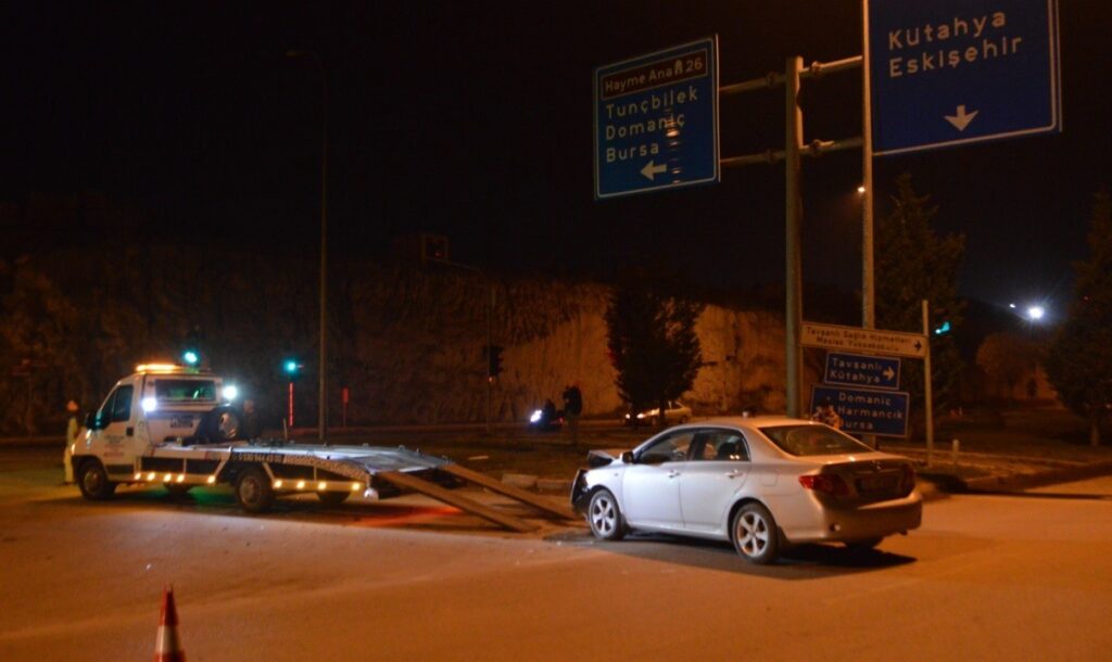 Tavşanlıda Trafi̇k Kazası: 3 Yaralı